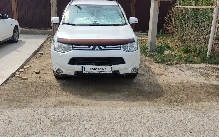 Mitsubishi Outlander 2013 года за 8 400 000 тг. в Атырау