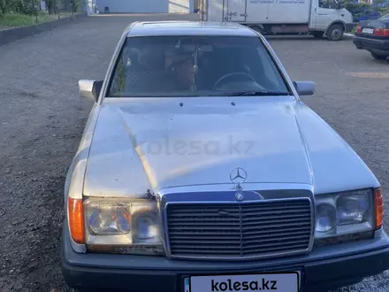 Mercedes-Benz E 230 1991 года за 1 200 000 тг. в Караганда – фото 4