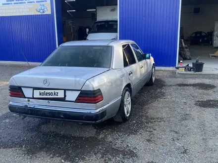 Mercedes-Benz E 230 1991 года за 1 200 000 тг. в Караганда – фото 2