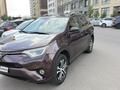 Toyota RAV4 2018 года за 10 000 000 тг. в Астана