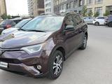 Toyota RAV4 2018 года за 10 000 000 тг. в Астана