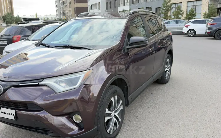 Toyota RAV4 2018 года за 10 000 000 тг. в Астана