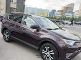 Toyota RAV4 2018 года за 10 000 000 тг. в Астана – фото 2