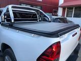 Крышка 3 секционная на Toyota Hilux 2015-25 араб мягкая складная за 170 000 тг. в Астана – фото 3