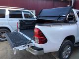 Крышка 3 секционная на Toyota Hilux 2015-25 араб мягкая складная за 170 000 тг. в Астана – фото 5