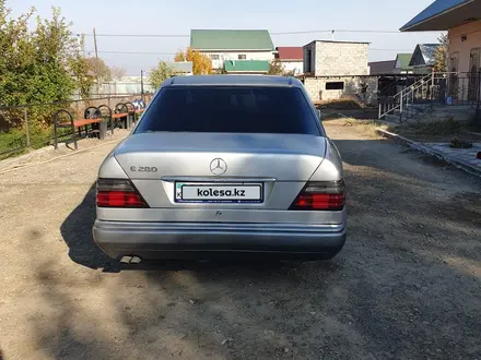 Mercedes-Benz E 280 1993 года за 2 200 000 тг. в Жанакорган – фото 4