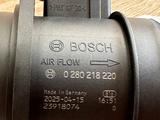 Датчик массового расхода воздуха (ДМРВ, расходомер воздуха) BOSCH 028021822 за 45 000 тг. в Алматы