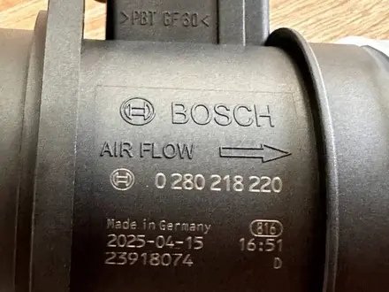 Датчик массового расхода воздуха (ДМРВ, расходомер воздуха) BOSCH 028021822 за 45 000 тг. в Алматы
