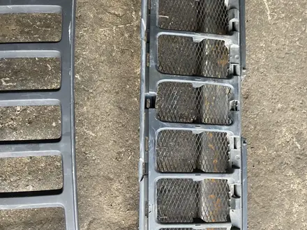 Решетка радиатора jeep grabd cherokee за 95 000 тг. в Алматы
