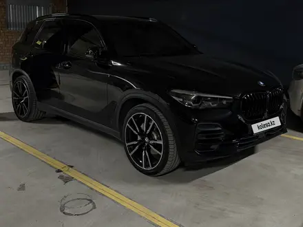 BMW X5 2021 года за 32 000 000 тг. в Караганда – фото 3