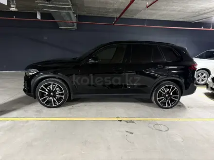 BMW X5 2021 года за 32 000 000 тг. в Караганда – фото 2