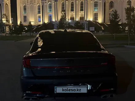 Hyundai Sonata 2022 года за 13 000 000 тг. в Астана – фото 2