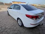 Kia Rio 2015 года за 6 100 000 тг. в Уральск – фото 3