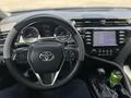 Toyota Camry 2019 года за 9 900 000 тг. в Актобе – фото 3