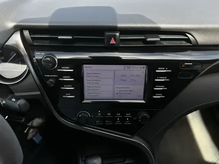 Toyota Camry 2019 года за 9 900 000 тг. в Актобе – фото 4