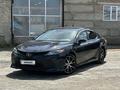 Toyota Camry 2019 года за 9 900 000 тг. в Актобе