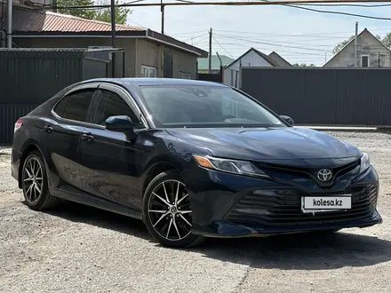 Toyota Camry 2019 года за 9 900 000 тг. в Актобе – фото 6