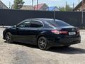 Toyota Camry 2019 года за 9 900 000 тг. в Актобе – фото 7