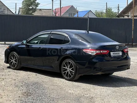 Toyota Camry 2019 года за 9 900 000 тг. в Актобе – фото 7