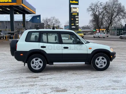 Toyota RAV4 1997 года за 4 300 000 тг. в Алматы – фото 12