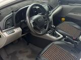 Hyundai Elantra 2017 годаүшін4 500 000 тг. в Актобе – фото 2