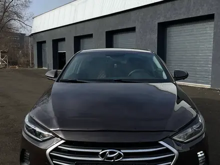 Hyundai Elantra 2018 года за 9 200 000 тг. в Уральск – фото 3