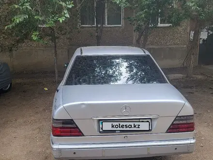 Mercedes-Benz E 200 1994 года за 1 300 000 тг. в Жезказган – фото 3