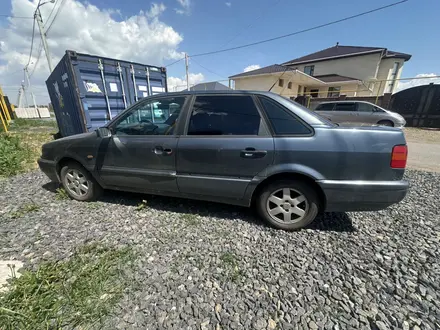 Volkswagen Passat 1995 года за 990 990 тг. в Астана – фото 2