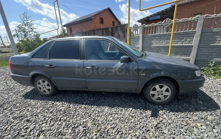 Volkswagen Passat 1995 года за 990 990 тг. в Астана