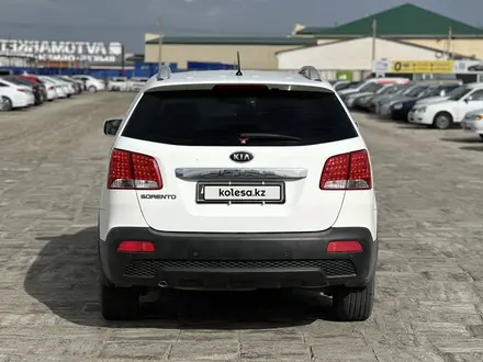 Kia Sorento 2010 года за 6 300 000 тг. в Атырау – фото 4