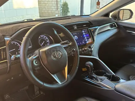 Toyota Camry 2019 года за 7 200 000 тг. в Уральск – фото 4