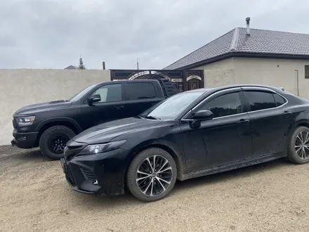 Toyota Camry 2019 года за 7 200 000 тг. в Уральск – фото 3