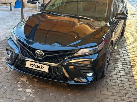 Toyota Camry 2019 года за 7 200 000 тг. в Уральск – фото 5