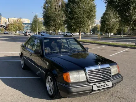 Mercedes-Benz E 220 1993 года за 2 500 000 тг. в Алматы – фото 3