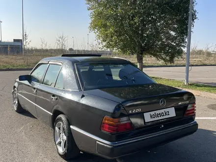 Mercedes-Benz E 220 1993 года за 2 500 000 тг. в Алматы – фото 7