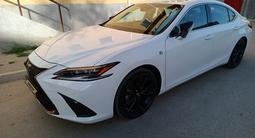 Lexus ES 250 2023 года за 29 000 000 тг. в Актау – фото 2