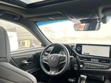 Lexus ES 250 2023 года за 31 000 000 тг. в Актау – фото 4
