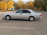 Mercedes-Benz E 230 1997 года за 2 750 000 тг. в Байконыр – фото 2