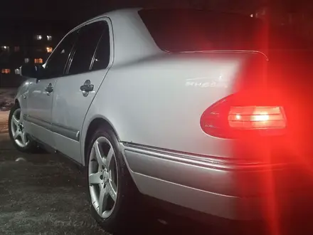 Mercedes-Benz E 200 1996 года за 2 300 000 тг. в Семей – фото 2