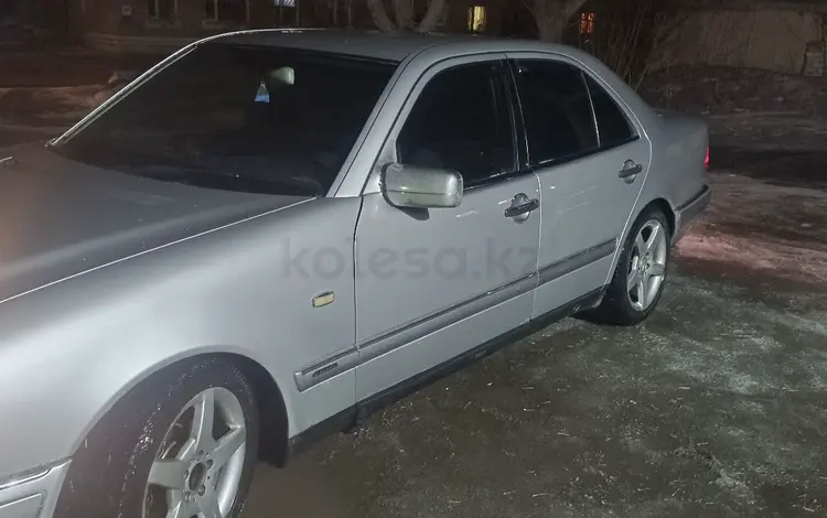 Mercedes-Benz E 200 1996 годаүшін2 300 000 тг. в Семей