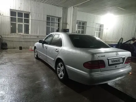 Mercedes-Benz E 320 2000 года за 4 000 000 тг. в Шиели – фото 2