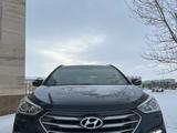 Hyundai Santa Fe 2017 года за 7 850 000 тг. в Уральск – фото 2
