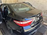 Toyota Camry 2015 года за 6 100 000 тг. в Атырау – фото 4