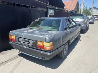 Audi 100