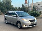 Toyota Sienna 2013 годаfor13 990 000 тг. в Шымкент