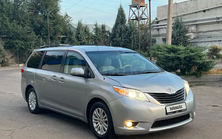 Toyota Sienna 2013 годаfor13 990 000 тг. в Шымкент