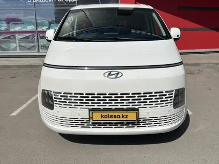 Hyundai Staria 2022 года за 19 200 000 тг. в Астана
