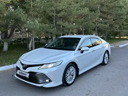 Toyota Camry 2018 годаүшін13 750 000 тг. в Астана – фото 2