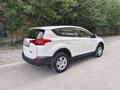 Toyota RAV4 2015 годаfor9 900 000 тг. в Актобе – фото 3