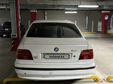 BMW 528 1997 года за 2 450 000 тг. в Алматы – фото 4
